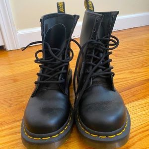 1460 Women’s Smooth Leather Lace Up Boots